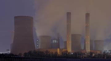Green bond issuance dives almost a third amid climate backtracking