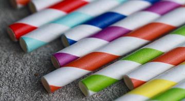 Trump signs executive order on plastic drinking straws Trump signs executive order on plastic drinking straws
