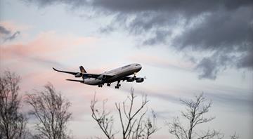 Aviation industry is ‘failing dramatically’ on climate, insiders say Aviation industry is ‘failing dramatically’ on climate, insiders say