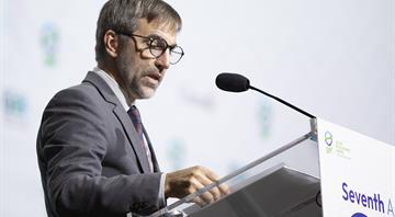 Canada environment minister warns oil and gas companies against withholding emissions data Canada environment minister warns oil and gas companies against withholding emissions data