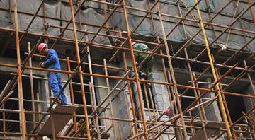 'Urgent action' needed to protect workers from heat stress in warming world, UN says