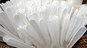 US to phase out single-use plastic from federal operations