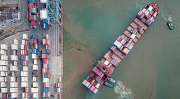 Shipping industry faces fuel dilemma in bid to cut emissions
