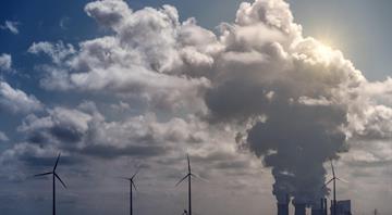 Fossil fuel power falls despite Hormuz crisis as renewables step in