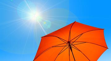 Britain bakes during hottest day on record for May
